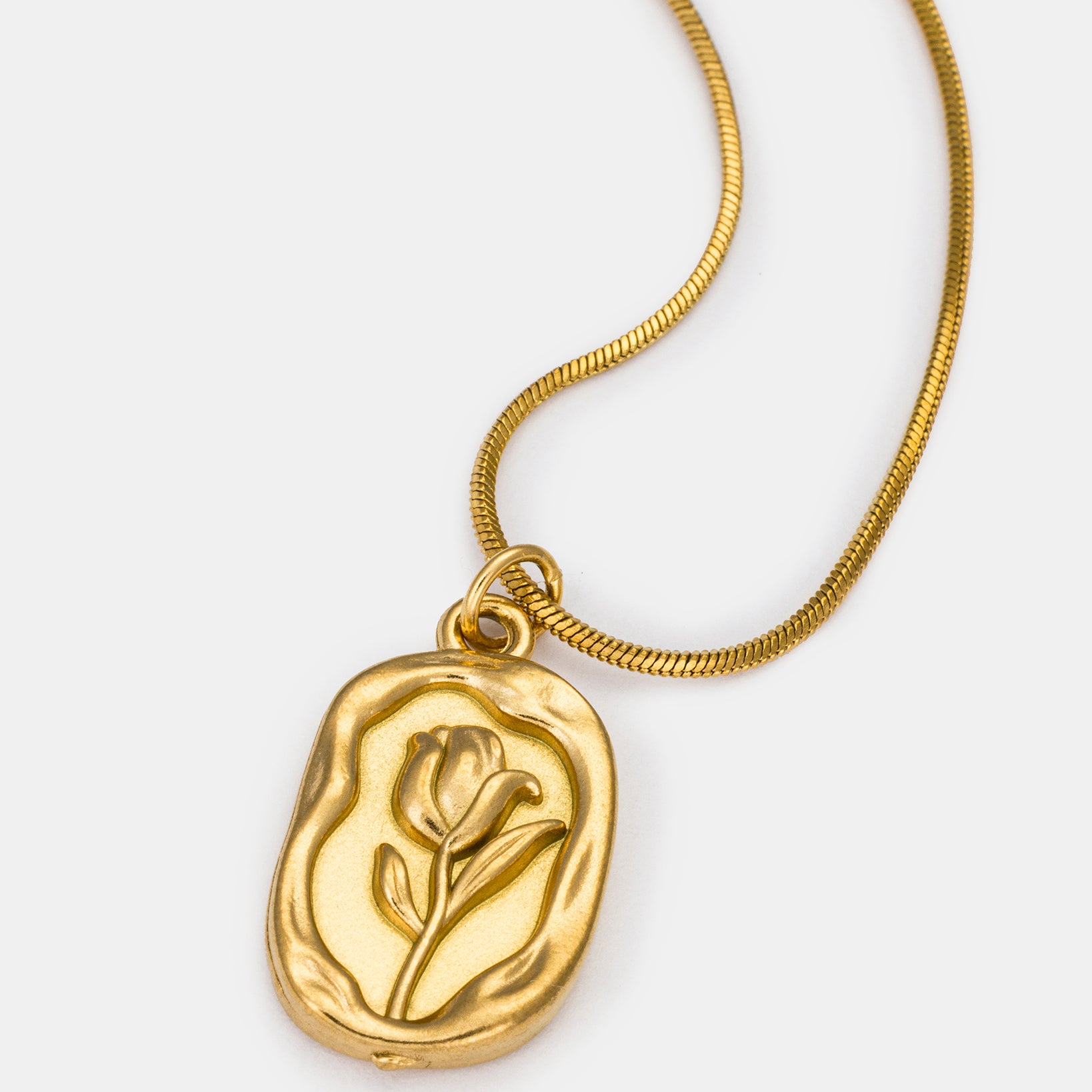 Tulip Medallion Necklace in Gilded Bloom
