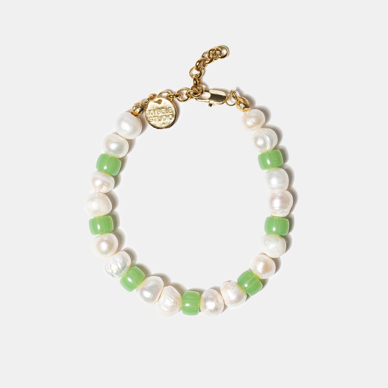 Green freshwater pearl bracelet with glass beads