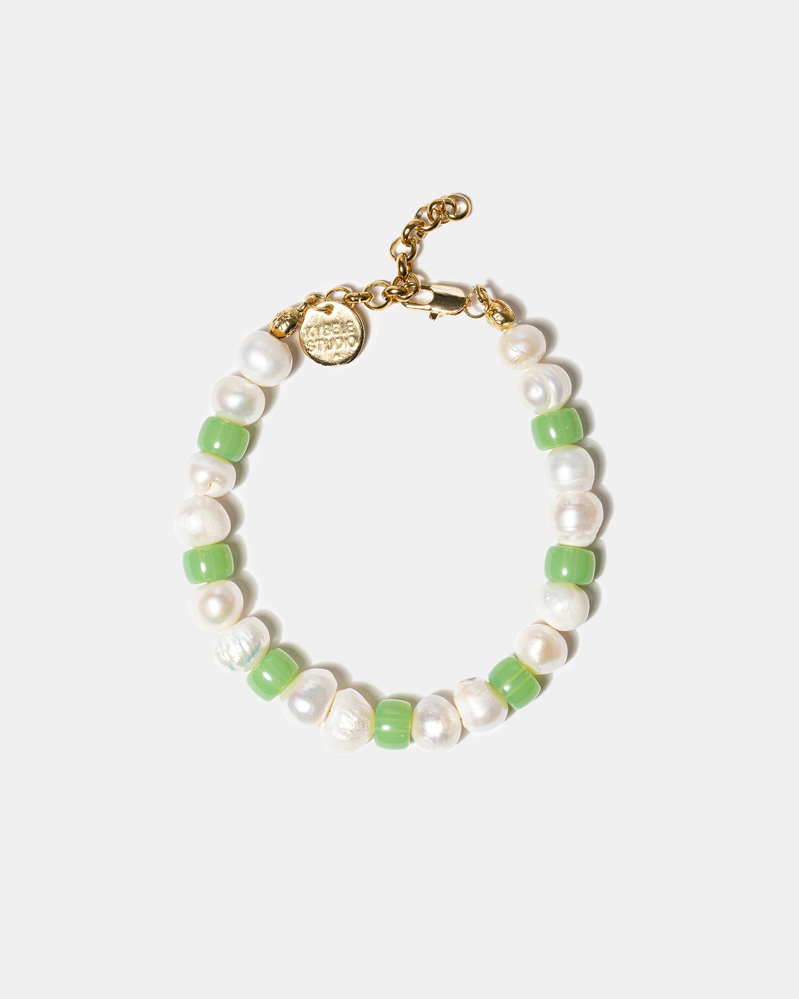 Green freshwater pearl bracelet with glass beads