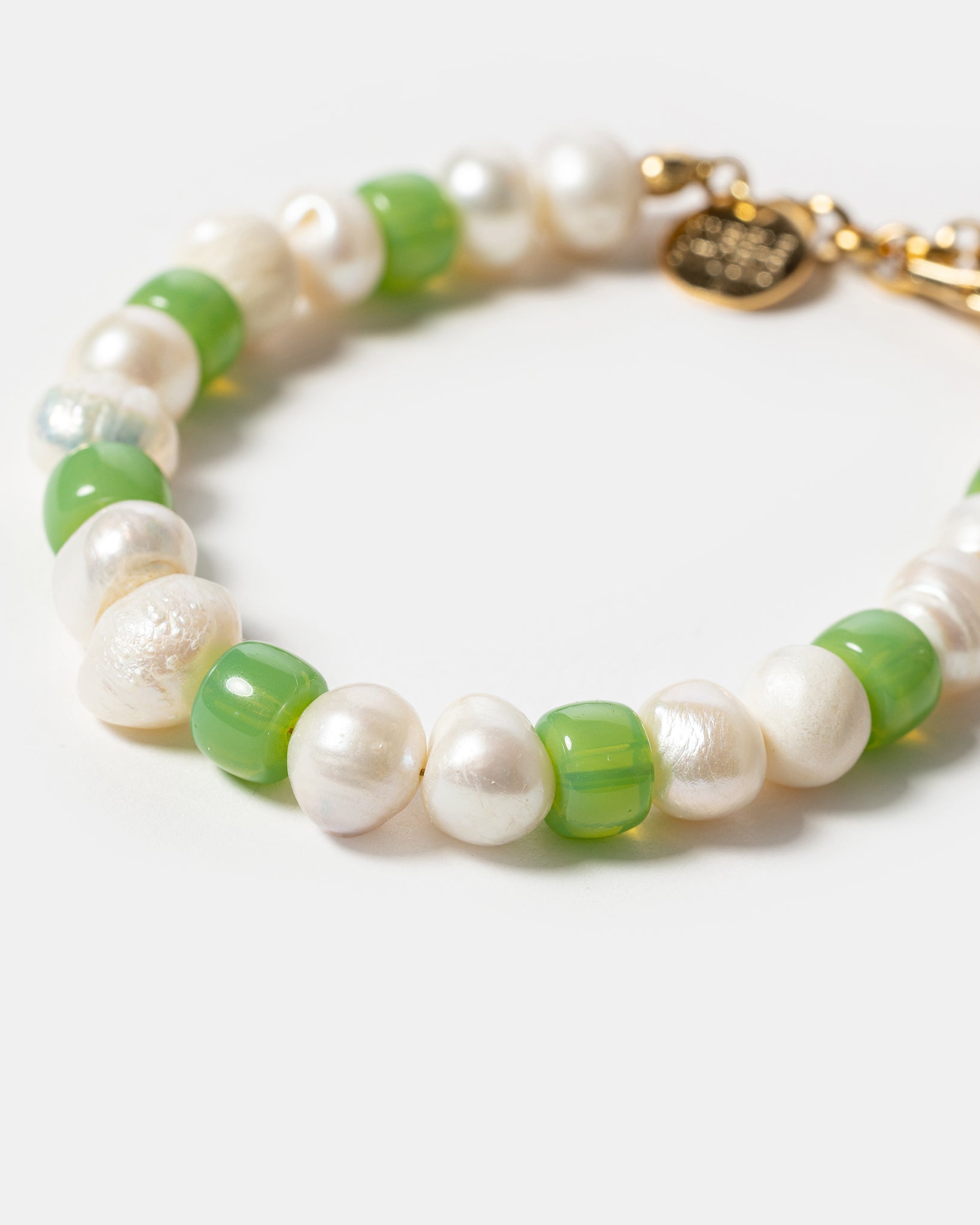 Freshwater pearl bracelet with green glass beads