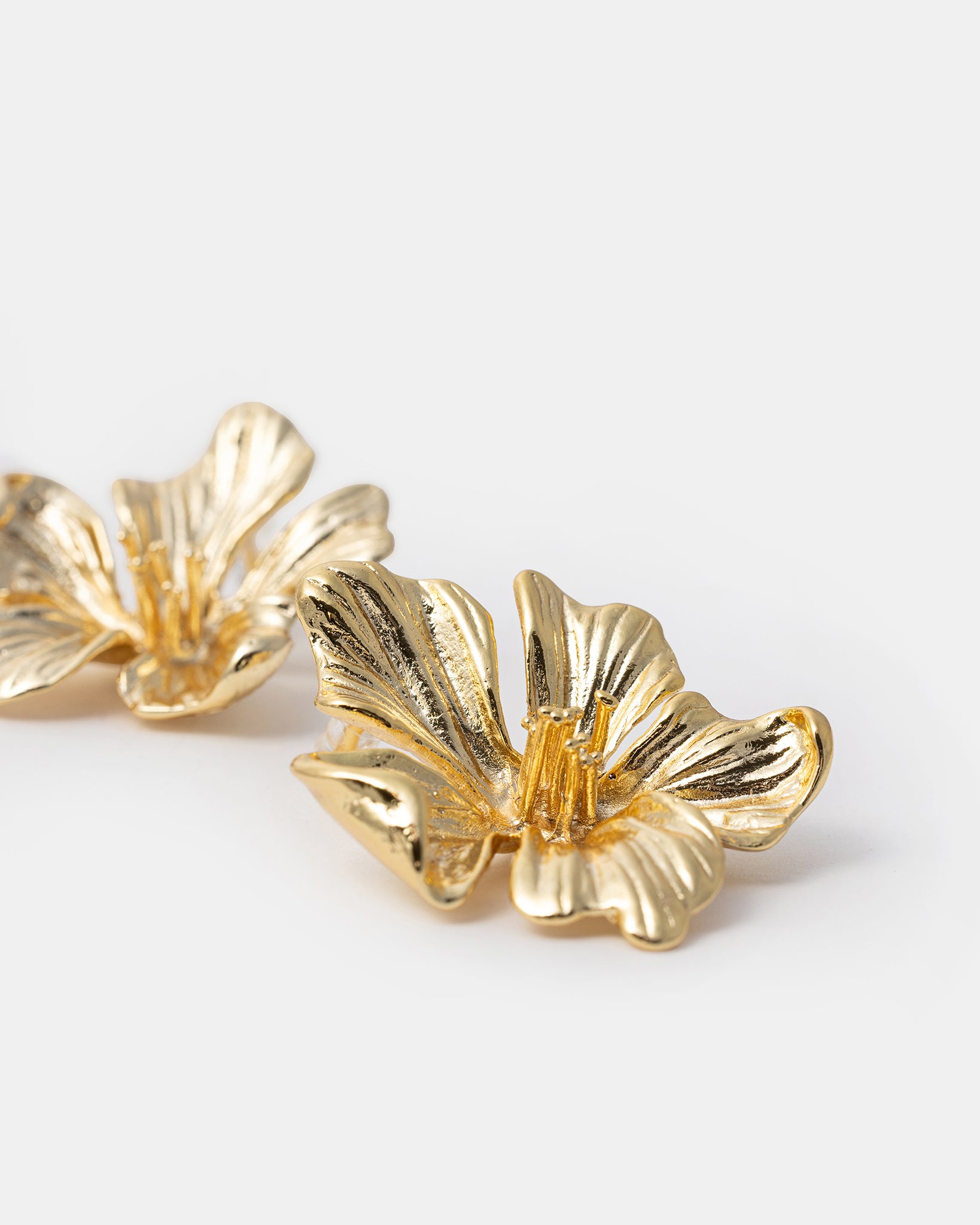 Sculptural gold flower earrings detail